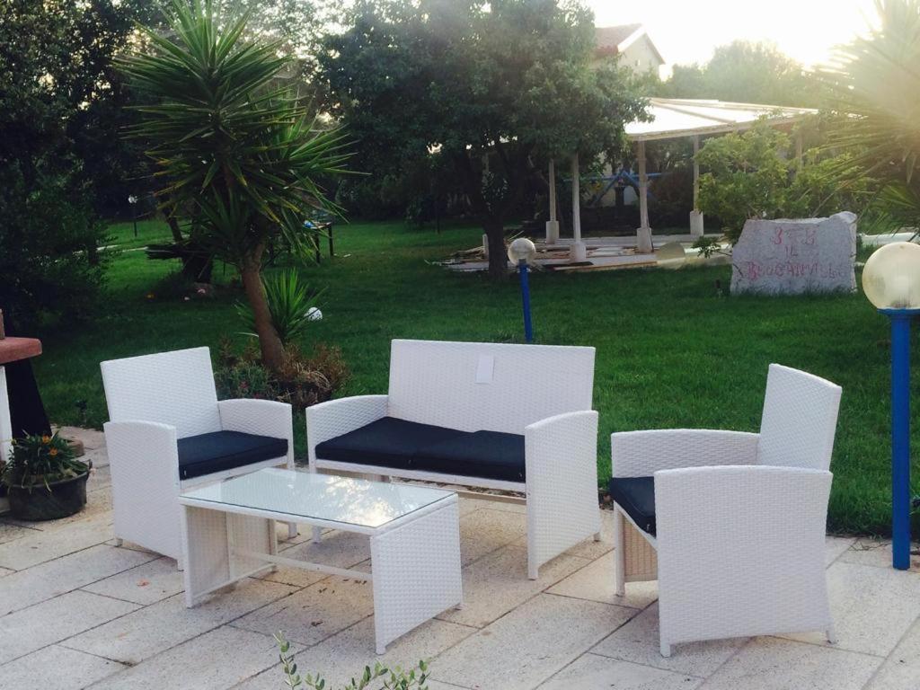 Il Bouganville Oristano Luaran gambar