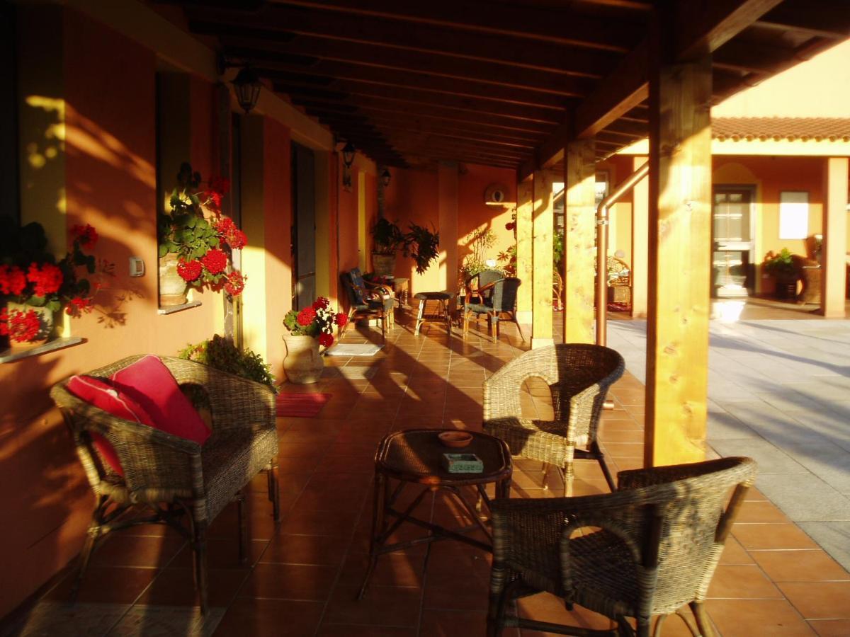 Il Bouganville Oristano Luaran gambar