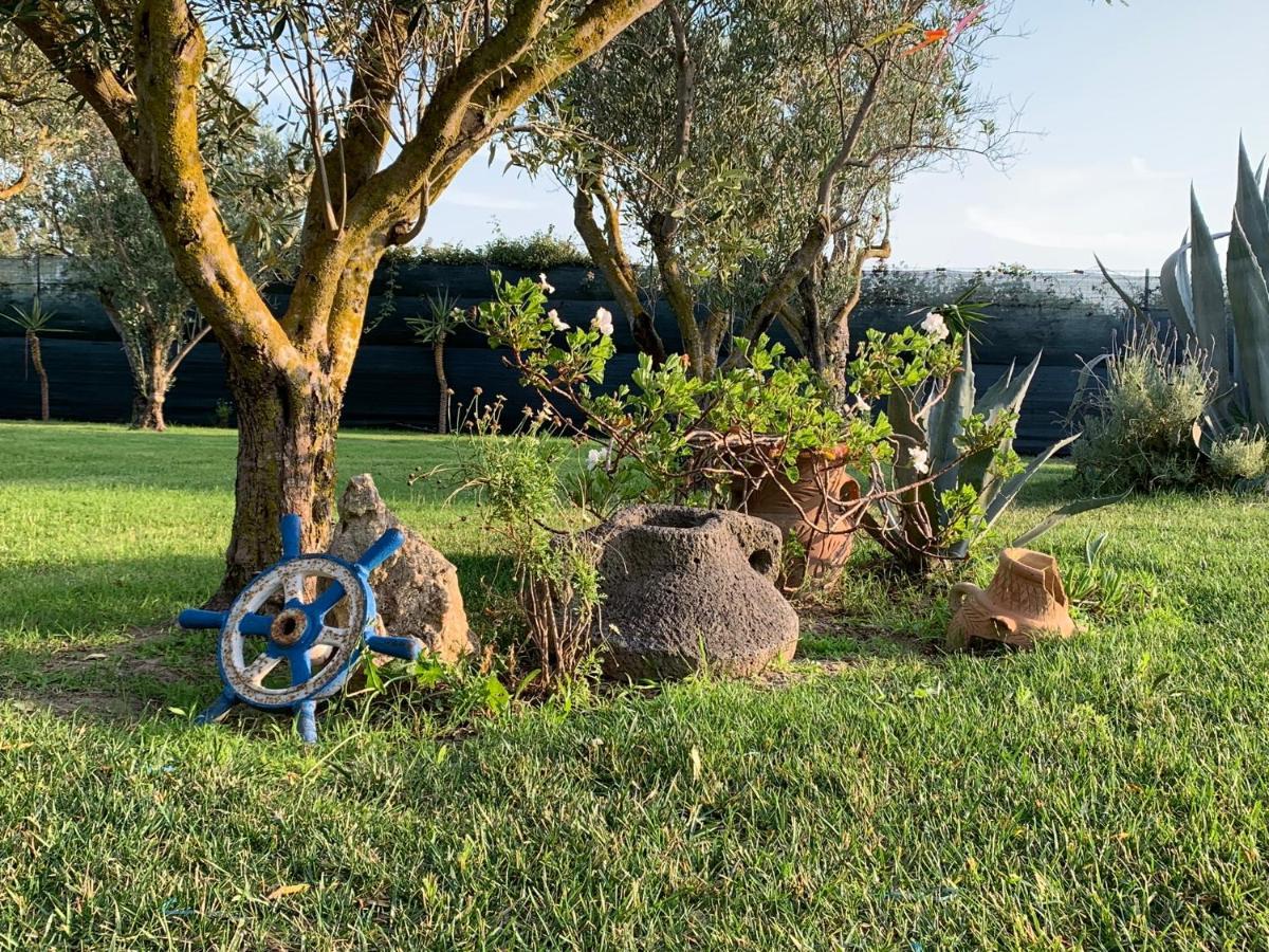 Il Bouganville Oristano Luaran gambar