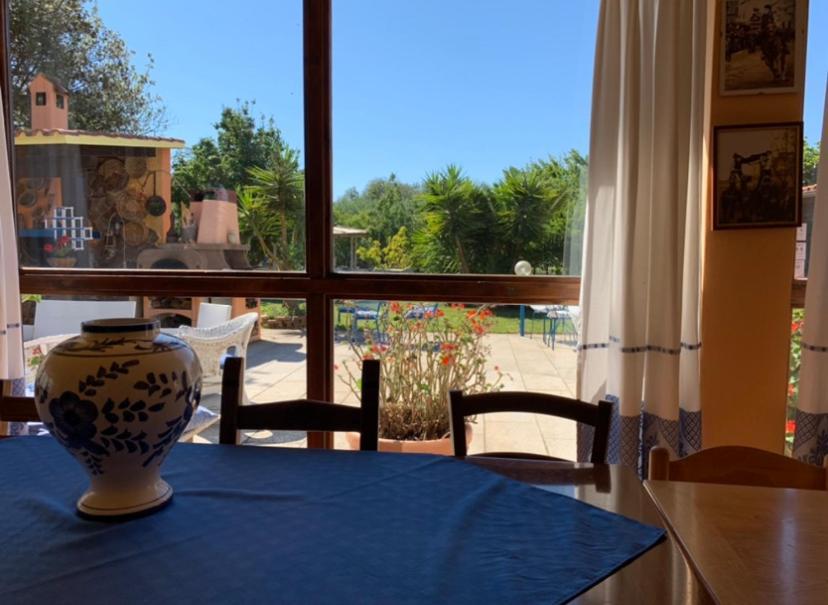 Il Bouganville Oristano Luaran gambar