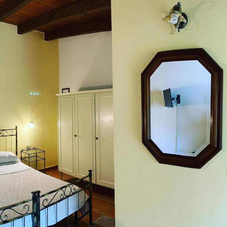 Il Bouganville Oristano Luaran gambar