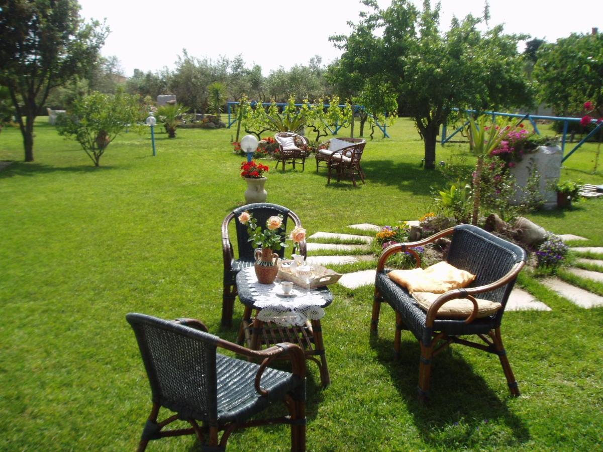 Il Bouganville Oristano Luaran gambar