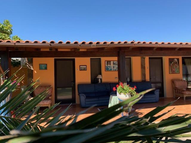 Il Bouganville Oristano Luaran gambar
