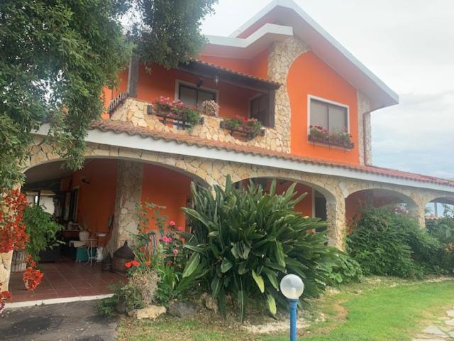 Il Bouganville Oristano Luaran gambar