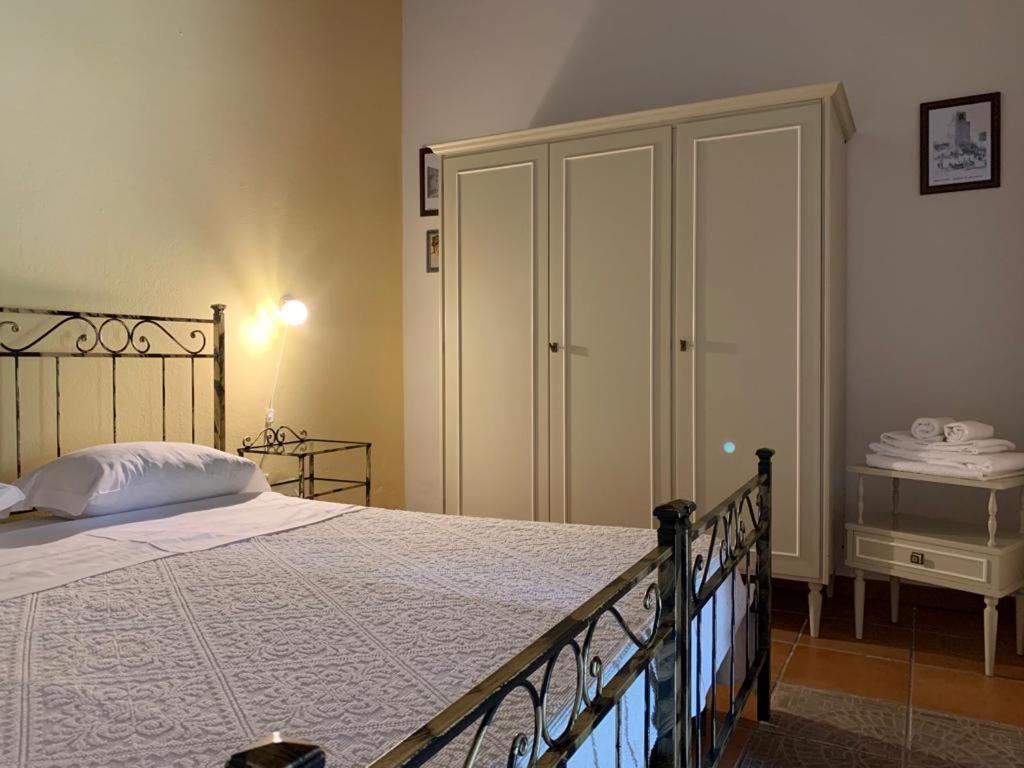 Il Bouganville Oristano Luaran gambar